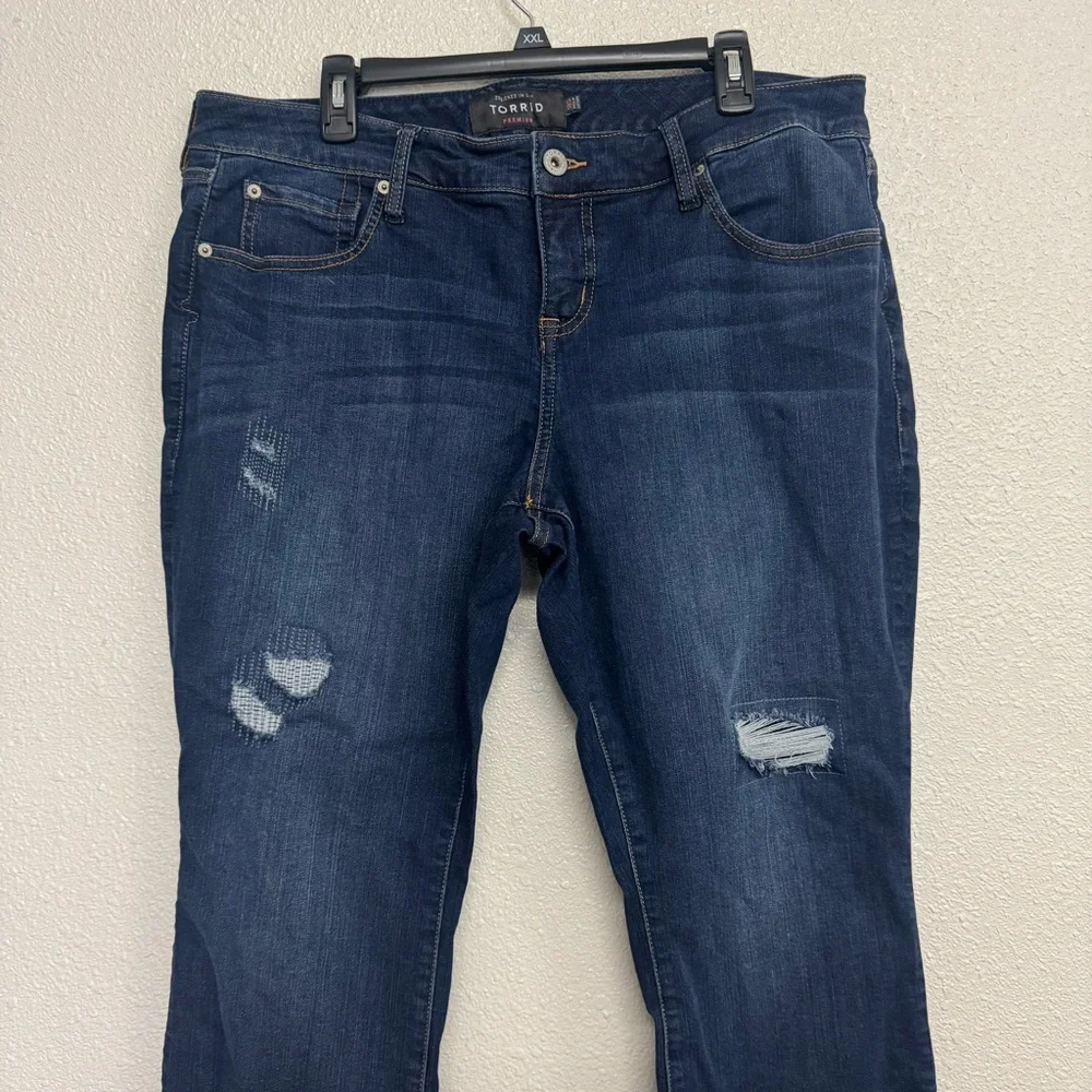Torrid Size 18 Short Jeans Skinny Distressed Faux Tears Dark Wash - Picture 2 of 10